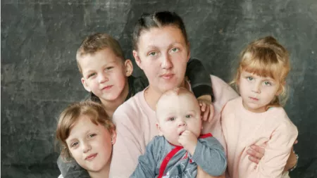 Ukraine_Mother with 4 children in front of photo backdrop