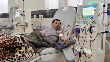Yemen_Man on dialisis machine getting blood transfusion