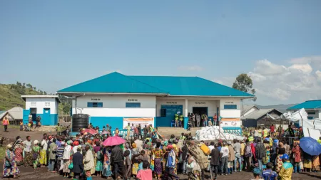 DRC_Hundreds of people standing outside aid distribution point
