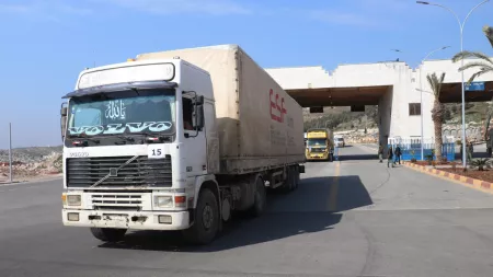 Syria_Trucks crossing the Bab al-Hawa border from Turkiye