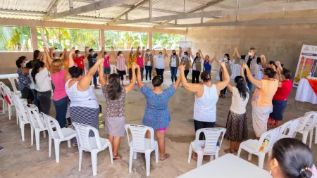 Honduras_Group of women standing in circle holding hands up high