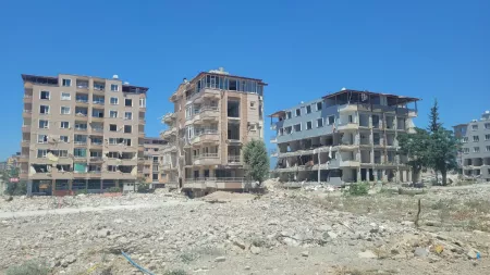 Turkiye_Destroyed group of apartment buildings laying empty