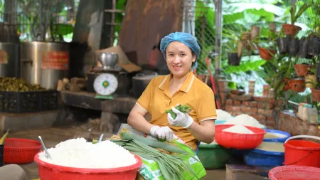 Loc Thi Chanh, a food entrepreneur from Bac Kan, prepares traditional bánh giò as she grows her cooperative and reaches new markets.