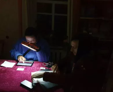 Ukraine_People using torches in the dark