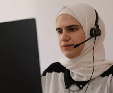 Turkiye_Woman working in helpline with thinkpad laptop